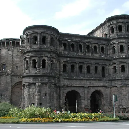 Haus Am Berg Hotel 2*