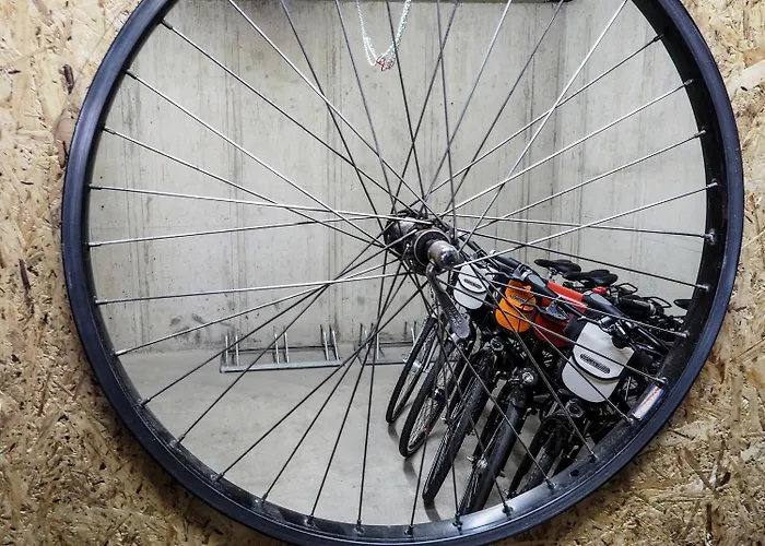 Hotel Haus Am Berg 2*